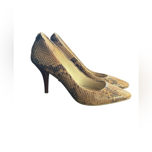 Michael Kors Flex Pumps sz 6.5 Sand Embossed Snakeskin Leather Mid Heels prelove - Picture 1 of 8